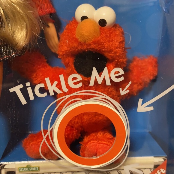 NIB Barbie & Tickle Me Elmo Elmo laughs - Picture 2 of 4